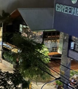 閉店後のミリオンゴッドゲーミングの外観