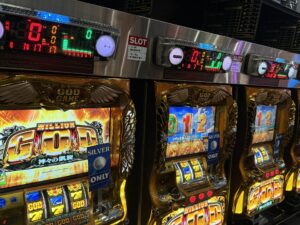カウンター前のスロットコーナー設置機種
